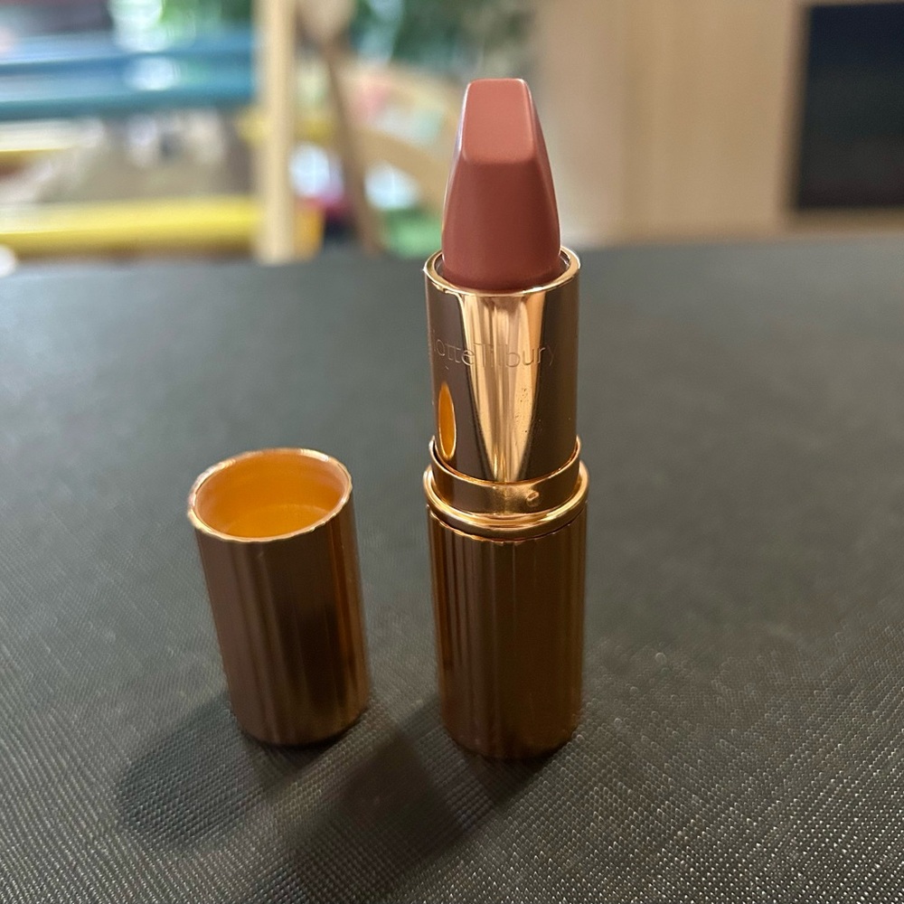SUPER RARE Charlotte Tilbury Matte Lipstick in Miss Blommingdale’s NWOB